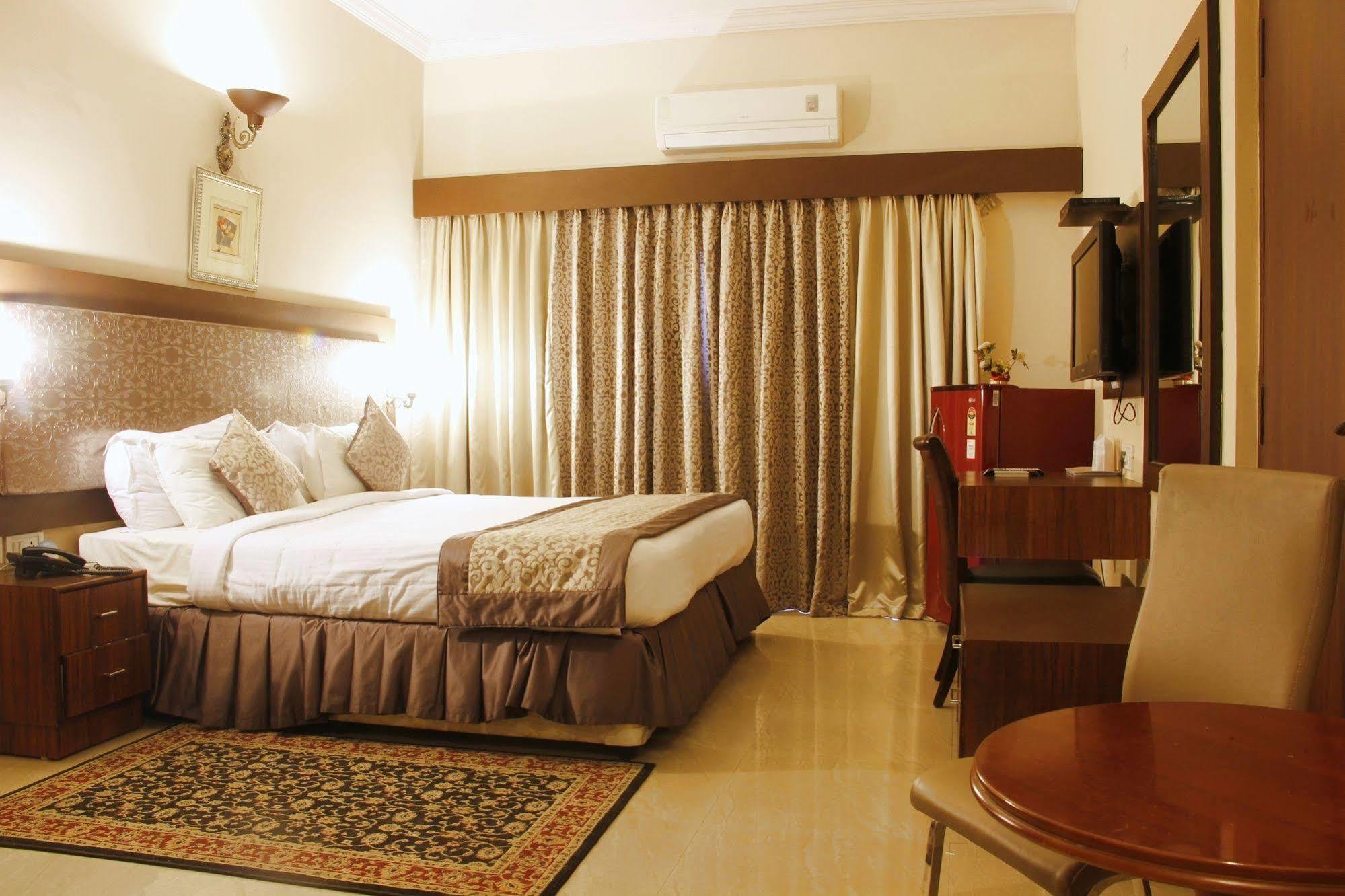 Genx Banjara Hill 1589 Hotel Hyderabad Exterior photo