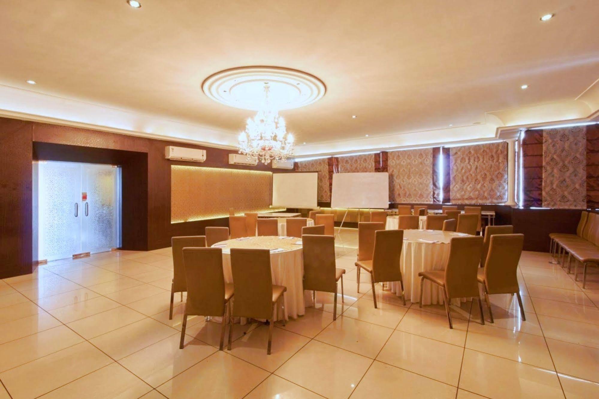 Genx Banjara Hill 1589 Hotel Hyderabad Exterior photo